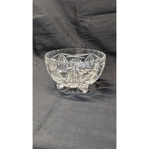 Vintage large 7" crystal 3 Footed pinwheel Candy Dish | elegant serving bowl - Picture 6 of 8